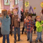 Sternenzug durch die Kirche (vergrößerte Bildansicht wird geöffnet)